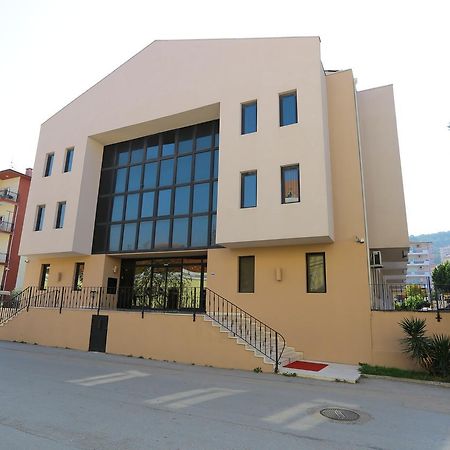 Montania Town Hotel Mudanya Eksteriør billede