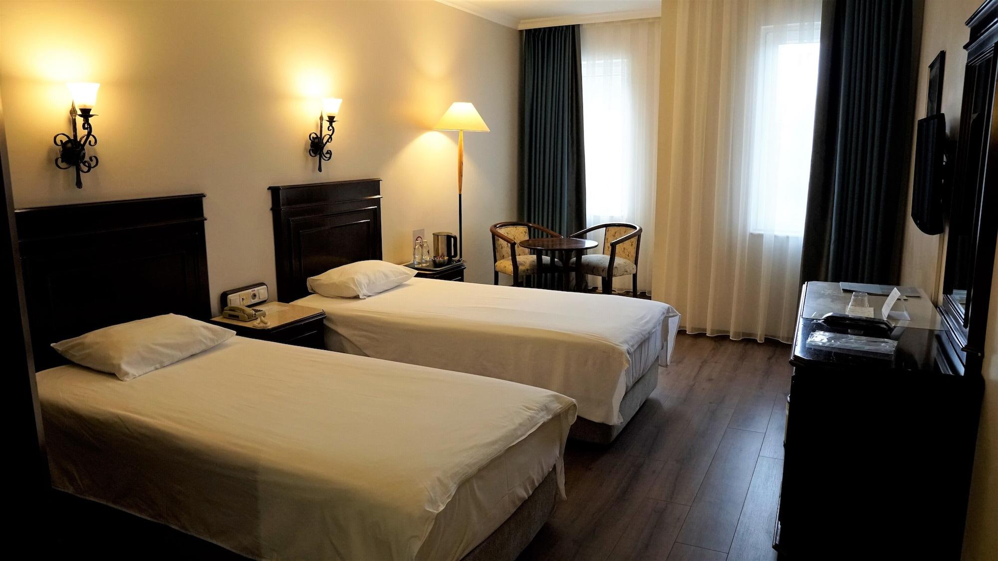 Montania Town Hotel Mudanya Eksteriør billede