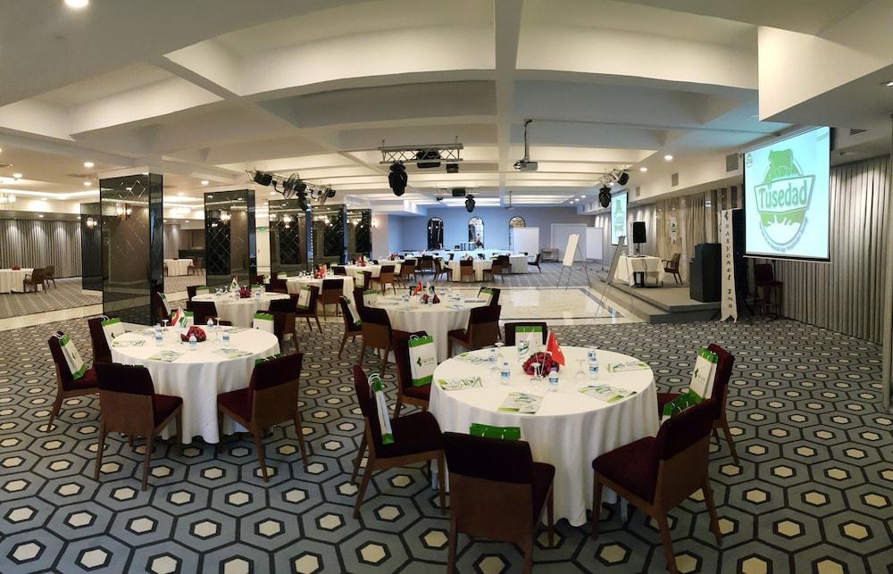 Montania Town Hotel Mudanya Eksteriør billede