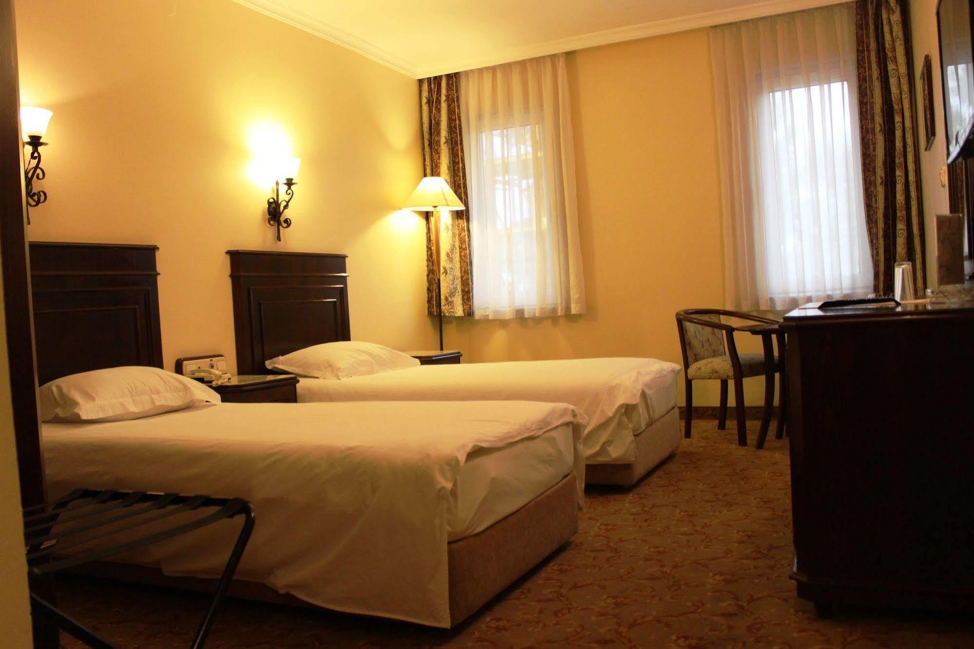 Montania Town Hotel Mudanya Eksteriør billede