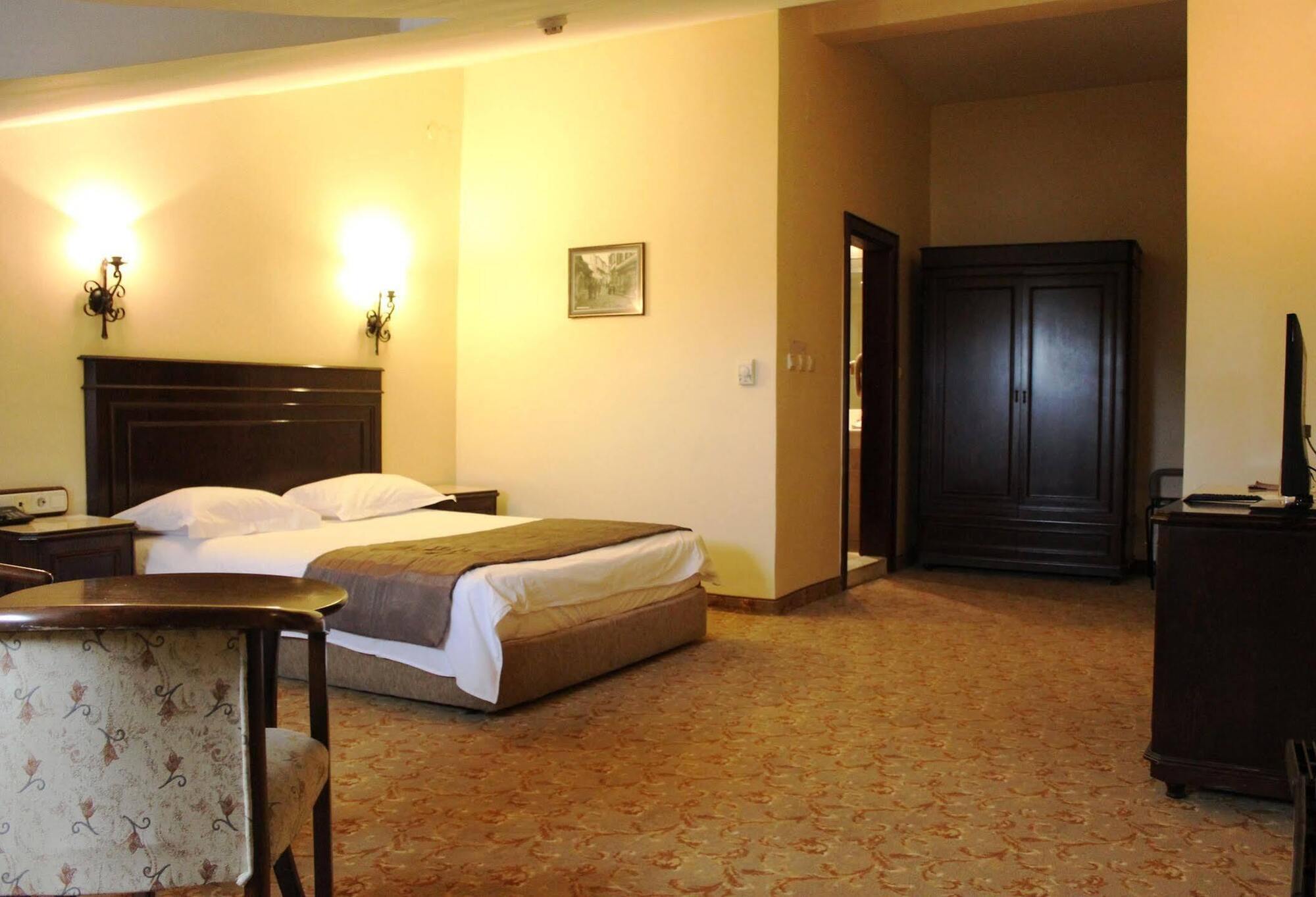 Montania Town Hotel Mudanya Eksteriør billede