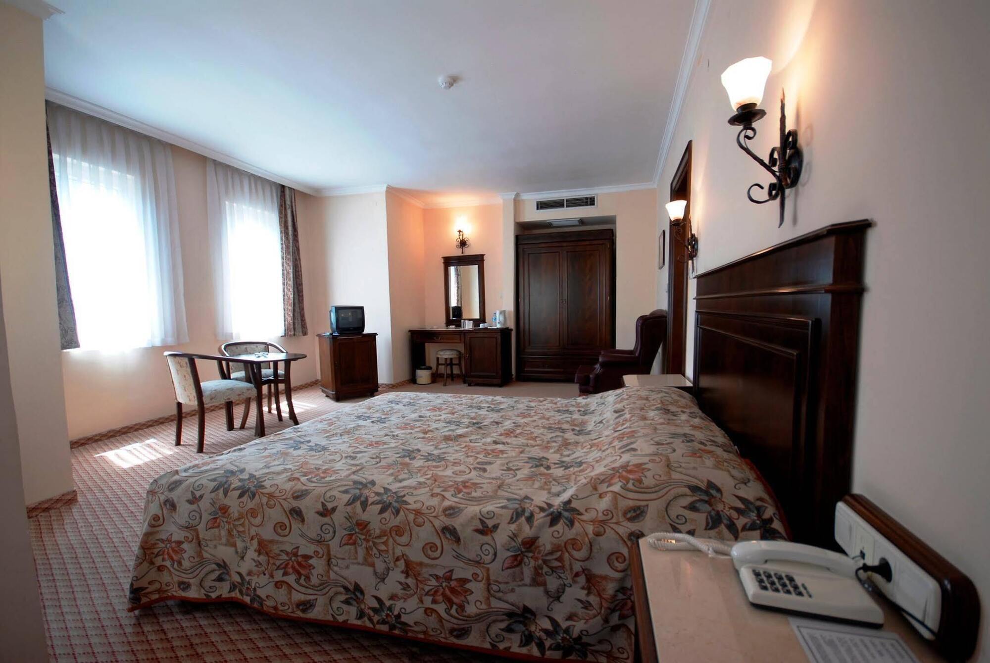 Montania Town Hotel Mudanya Eksteriør billede