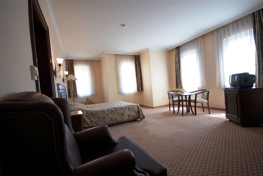 Montania Town Hotel Mudanya Eksteriør billede